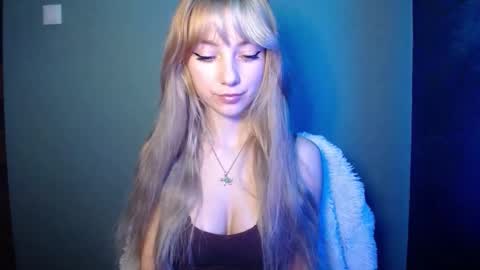 Snapshot of luciacam20 chatting on 11.11.25 Lucy online show from 11.11.25