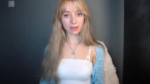 Snapshot of luciacam20 chatting on 11.12.25 Lucy online show from 11.12.25