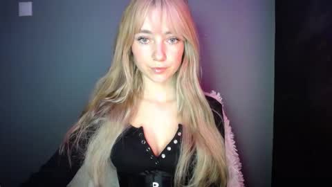 Snapshot of luciacam20 chatting on 11.13.25 Lucy online show from 11.13.25