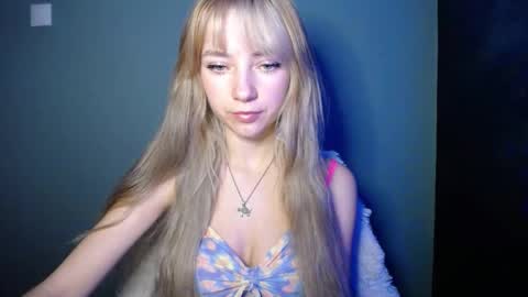 Snapshot of luciacam20 chatting on 11.14.25 Lucy online show from 11.14.25