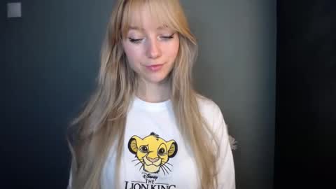 Snapshot of luciacam20 chatting on 11.14.25 Lucy online show from 11.14.25