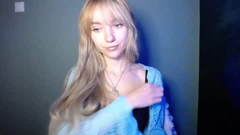 Snapshot of luciacam20 chatting on 11.15.25 Lucy online show from 11.15.25