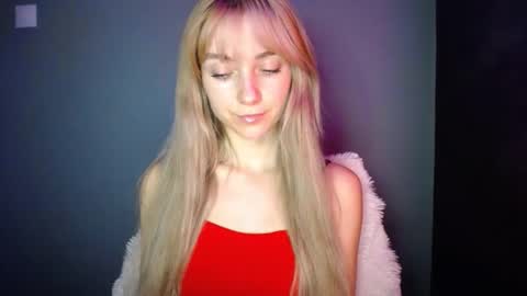 Snapshot of luciacam20 chatting on 11.15.25 Lucy online show from 11.15.25