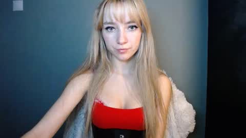 Snapshot of luciacam20 chatting on 11.21.25 Lucy online show from 11.21.25