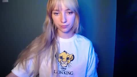 Snapshot of luciacam20 chatting on 11.22.25 Lucy online show from 11.22.25