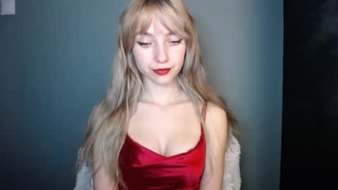 Snapshot of luciacam20 chatting on 11.23.25 Lucy online show from 11.23.25