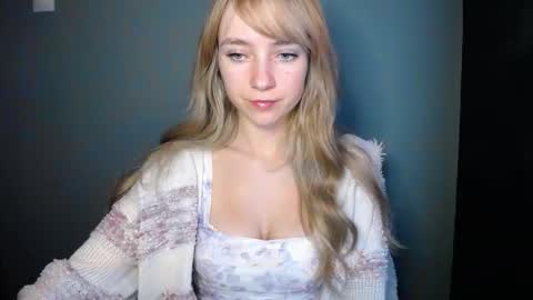 Snapshot of luciacam20 chatting on 11.25.25 Lucy online show from 11.25.25