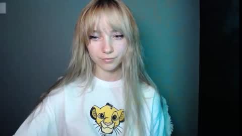 Snapshot of luciacam20 chatting on 11.27.25 Lucy online show from 11.27.25