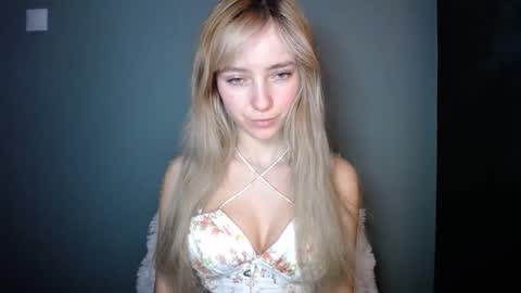 Snapshot of luciacam20 chatting on 12.14.25 Lucy online show from 12.14.25