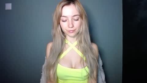 Snapshot of luciacam20 chatting on 12.15.25 Lucy online show from 12.15.25