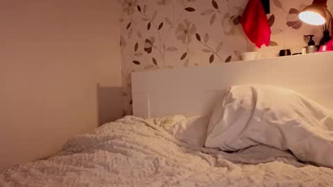 Snapshot of luciacoy chatting on 11.25.25 Lucia online show from 11.25.25