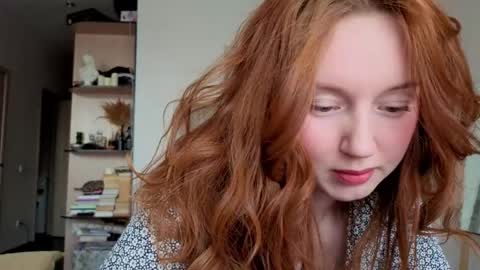 Snapshot of luciacoy chatting on 04.22.26 Lucia online show from 04.22.26