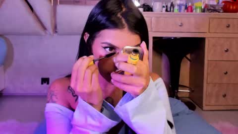 LuciaJhonnes online show from 11.20.25