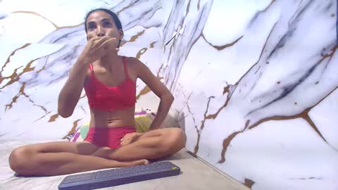 Snapshot of luciana_daza chatting on 05.15.26 Luciana online show from 05.15.26