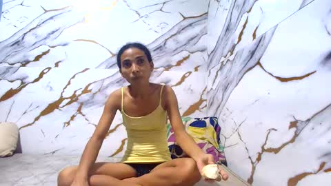 Snapshot of luciana_daza chatting on 05.23.26 Luciana online show from 05.23.26