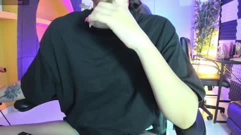    online show from 03.05.25