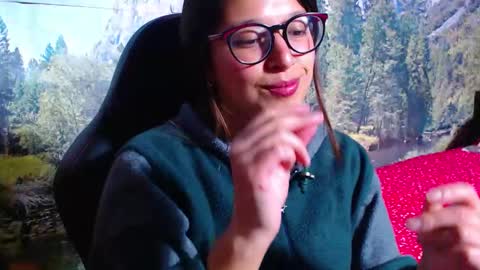 Snapshot of lucianahalen chatting on 11.05.25 Lucy online show from 11.05.25