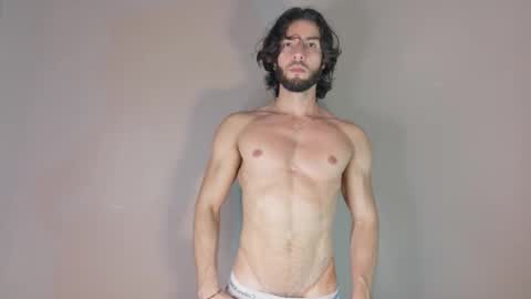 Snapshot of luciano_ferrer chatting on 10.10.25 Luciano online show from 10.10.25