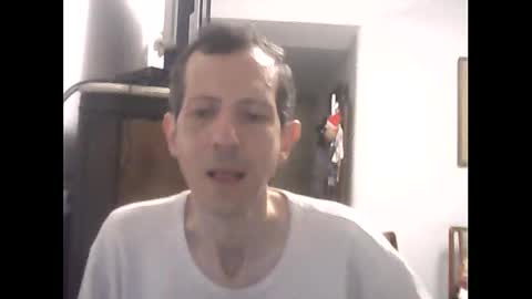 Snapshot of lucianoaxel chatting on 01.01.25 Luciano online show from 01.01.25