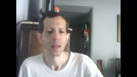 Snapshot of lucianoaxel chatting on 01.01.25 Luciano online show from 01.01.25