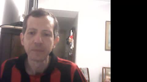Snapshot of lucianoaxel chatting on 01.05.25 Luciano online show from 01.05.25