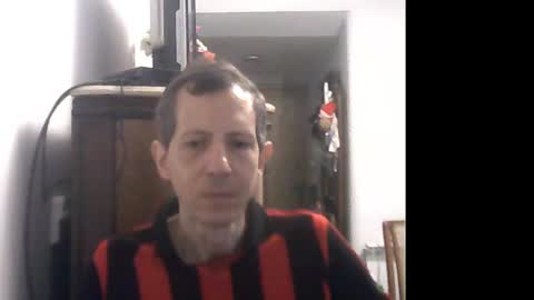 Snapshot of lucianoaxel chatting on 01.12.25 Luciano online show from 01.12.25