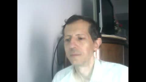 Snapshot of lucianoaxel chatting on 02.25.25 Luciano online show from 02.25.25