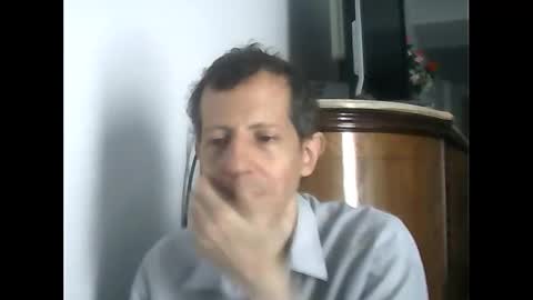 Snapshot of lucianoaxel chatting on 02.26.25 Luciano online show from 02.26.25