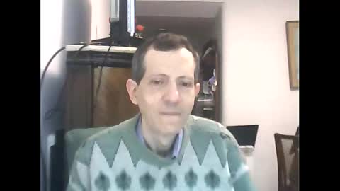 Snapshot of lucianoaxel chatting on 10.26.25 Luciano online show from 10.26.25