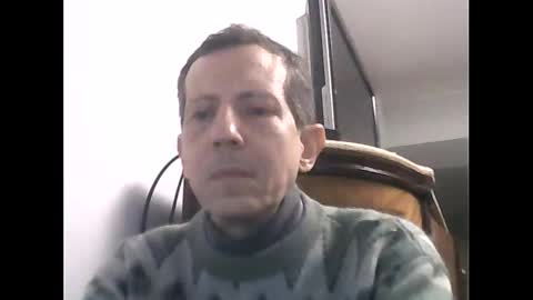 Snapshot of lucianoaxel chatting on 10.27.25 Luciano online show from 10.27.25