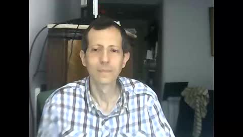 Snapshot of lucianoaxel chatting on 11.24.25 Luciano online show from 11.24.25