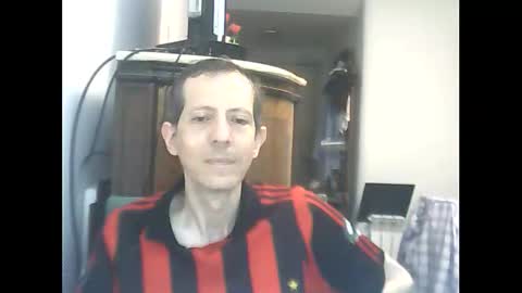 Snapshot of lucianoaxel chatting on 02.11.26 Luciano online show from 02.11.26