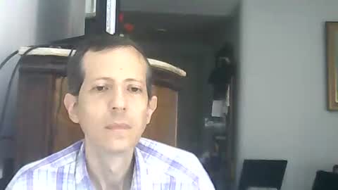 Snapshot of lucianoaxel chatting on 04.19.26 Luciano online show from 04.19.26