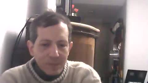 Snapshot of lucianoaxel chatting on 05.28.26 Luciano online show from 05.28.26
