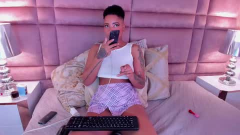  lucia wallace  online show from 02.11.25