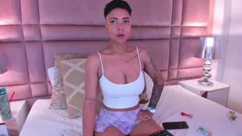  lucia wallace  online show from 02.18.25