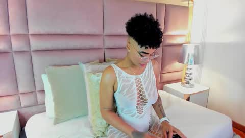  lucia wallace  online show from 09.27.25