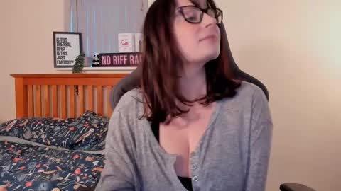 Snapshot of luciewintersuk chatting on 01.06.25 Lucie Winters online show from 01.06.25