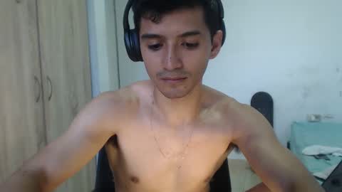 Snapshot of lucifferr_ chatting on 01.22.25 leonel online show from 01.22.25