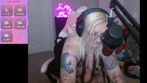 Snapshot of lucigooseygonewild chatting on 10.25.25 lucigooseygonewild online show from 10.25.25