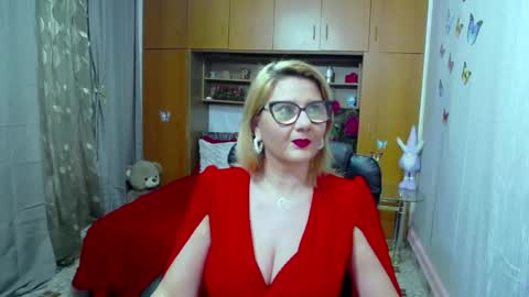 Snapshot of lucillefenlys chatting on 01.25.25 Lucille Fenly online show from 01.25.25