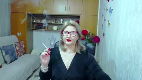 Snapshot of lucillefenlys chatting on 10.20.25 Lucille Fenly online show from 10.20.25