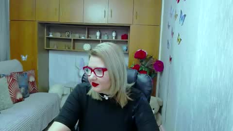 Snapshot of lucillefenlys chatting on 11.02.25 Lucille Fenly online show from 11.02.25