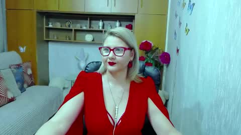 Snapshot of lucillefenlys chatting on 11.03.25 Lucille Fenly online show from 11.03.25