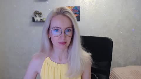 Snapshot of luckcristal chatting on 05.21.26 Arina online show from 05.21.26