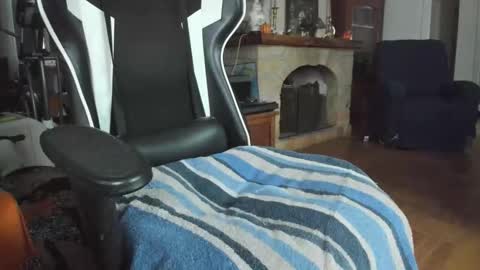 Snapshot of luckydrakex chatting on 11.06.25 Lucky online show from 11.06.25