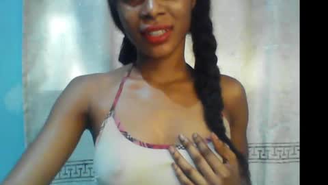 Snapshot of luckymadequeen chatting on 01.01.25 Gloria online show from 01.01.25