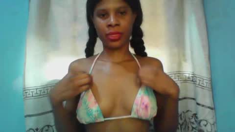 Snapshot of luckymadequeen chatting on 01.12.25 Gloria online show from 01.12.25