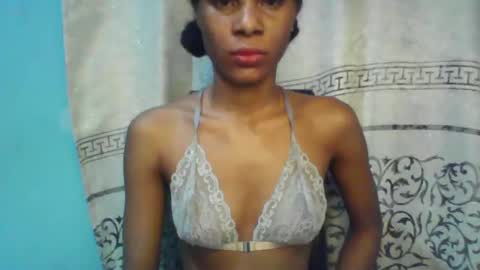 Snapshot of luckymadequeen chatting on 02.11.25 Gloria online show from 02.11.25