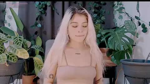 Snapshot of luckysapphire777 chatting on 10.31.25 luckysapphire777 online show from 10.31.25